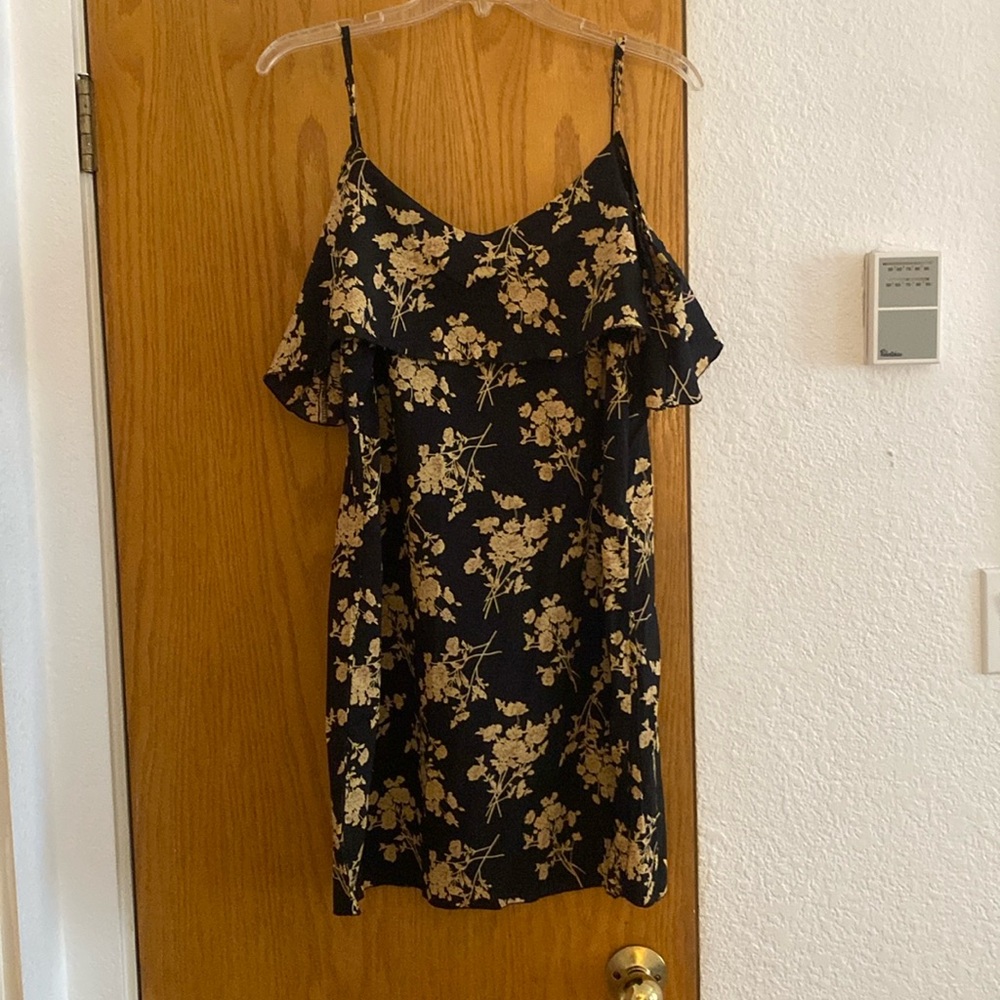 Women’s YOINS NWT floral size Medium dress